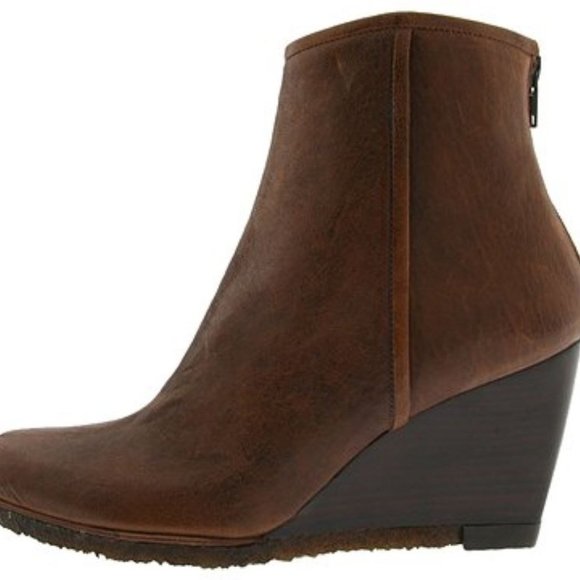 stuart weitzman wedge boots